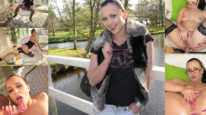 Sexsletje Ally Zet Haar Strakke Kontgaatje Wijd Open